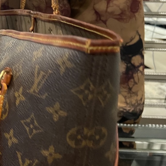 Authentic Louis vutton gm - Picture 3 of 8